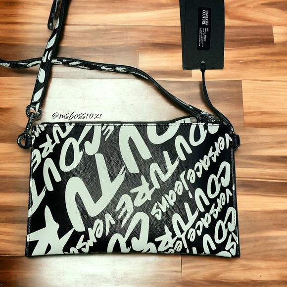 Versace Jeans Couture Flat Crossbody in Graffiti Black/White BRAND NEW W/TAGS - Picture 3 of 5